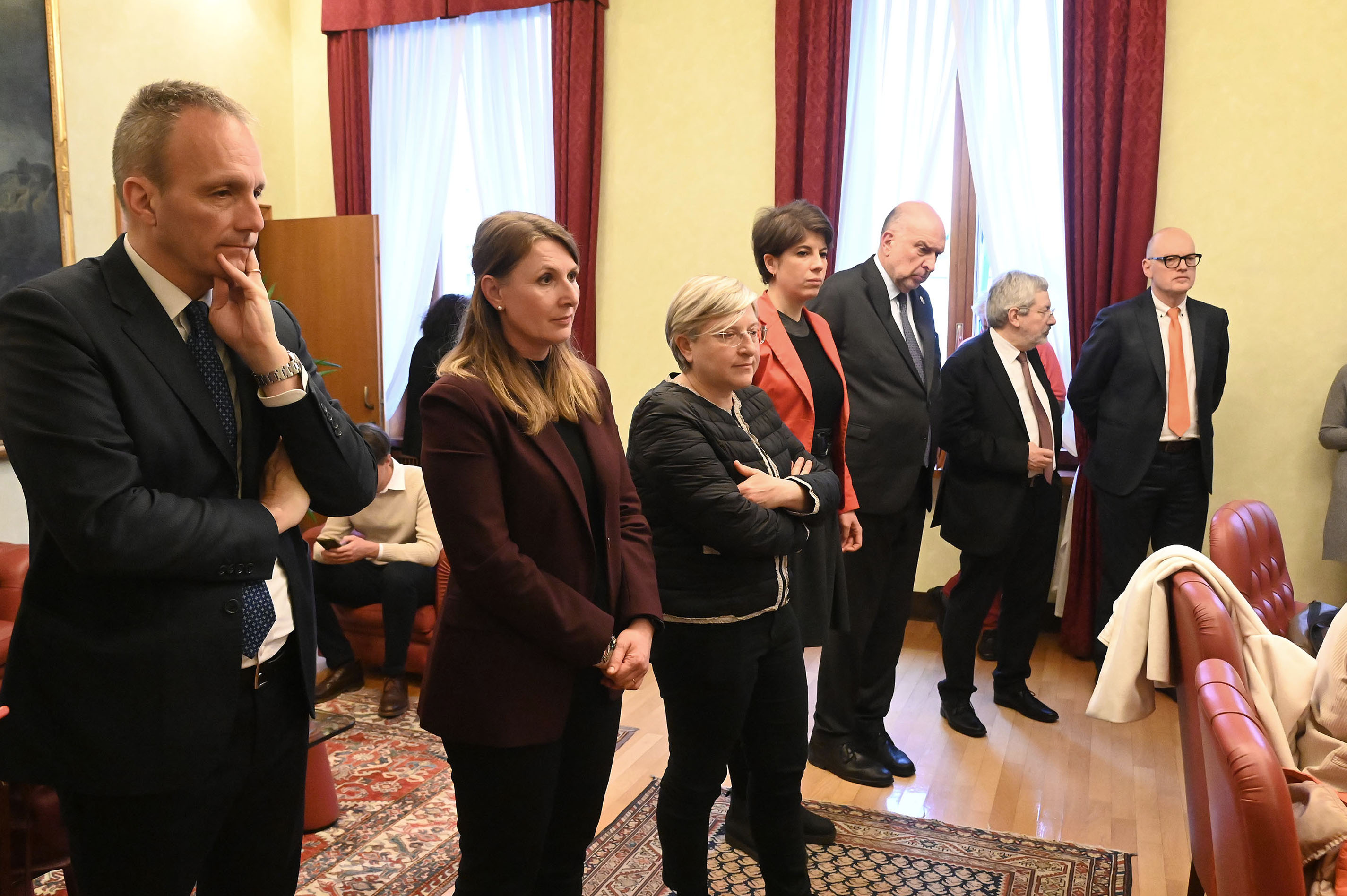 SALUTE. CONSEGNATA A BORDIN PETIZIONE RIAPERTURA CONSULTORI TRIESTE